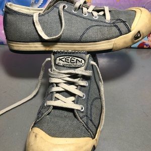 Keen women’s sneakers sz 10